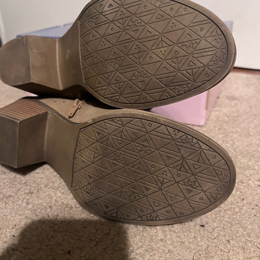 Beige Pop Booties - Picture 2 of 3
